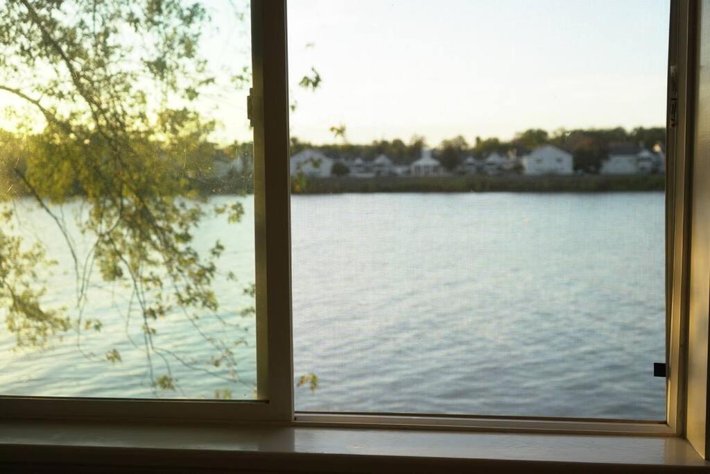 Queen Bed Beautiful Sunset W River View Fast Wifi Appartamento Troy Esterno foto