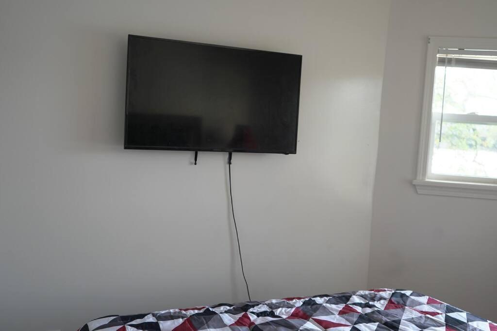 Queen Bed Beautiful Sunset W River View Fast Wifi Appartamento Troy Esterno foto
